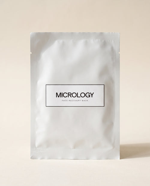 Micrology Face Recovery Mask Sachet auf hellem Hintergrund